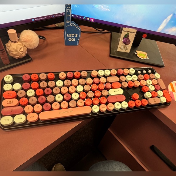 Colorful Round Keycap Keyboard - Picture 3 of 4